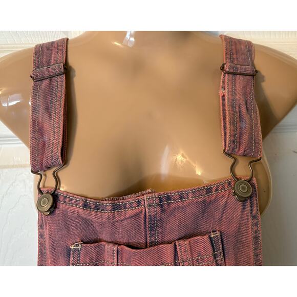Forever 21 Classic Denim Overall Shorts In Distressed Red/Pink Wash SIZE 28 - Picture 8 of 9